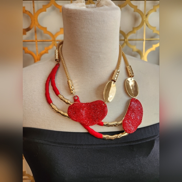 ✨️ Elegant Red and Gold Necklace with Earrings Set ✨️ - Picture 10 of 15
